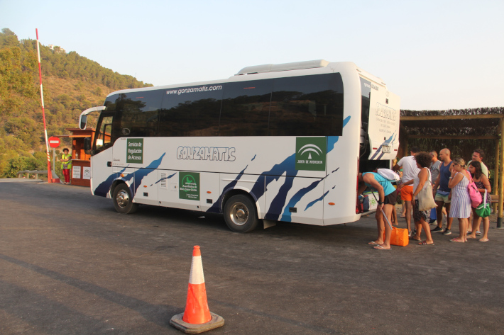 El servicio de acceso a Cantarriján desde la N-340 comienza este fin de semana adelantándose a años anteriores